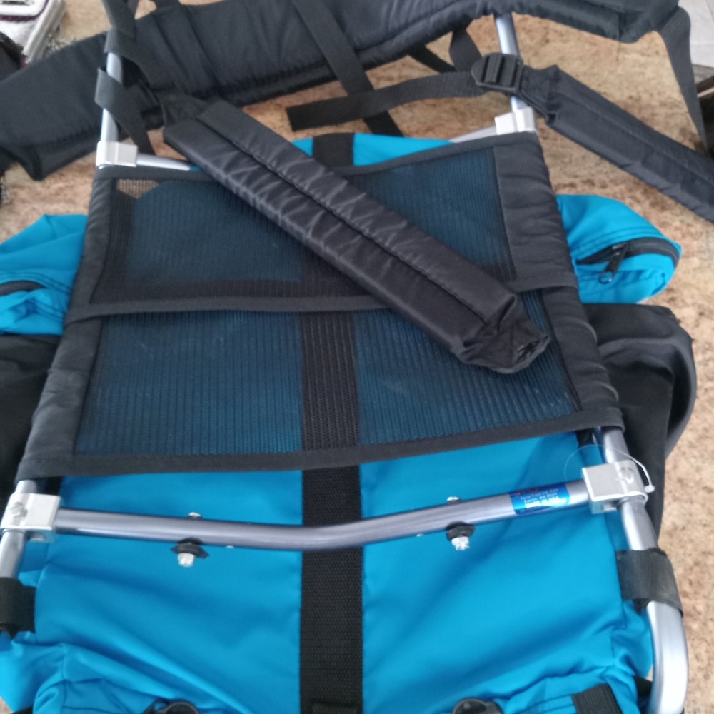 Backpack - Picture 2 of 6